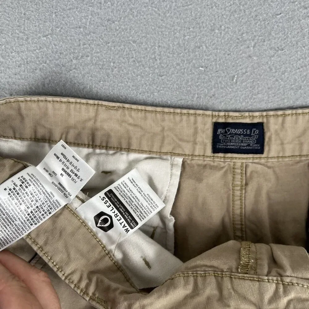 Levis Rip Stop Cotton Beige Cargo Shorts 9” Inseam Mens Size 38‎